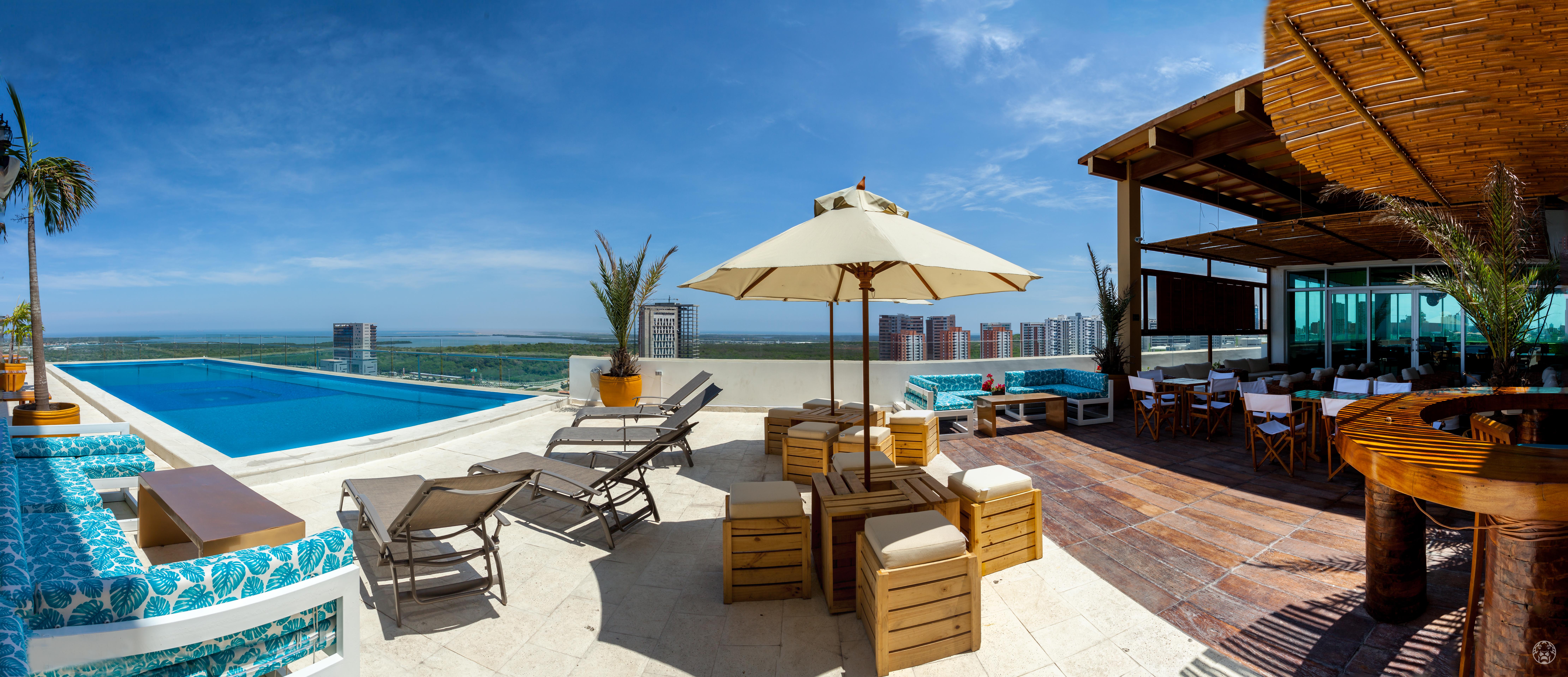 Sky Collection Lifestyle Hotel & Suites Barranquilla Barranquilla (Atlantico) Exteriér fotografie Rooftop pool at the hotel
